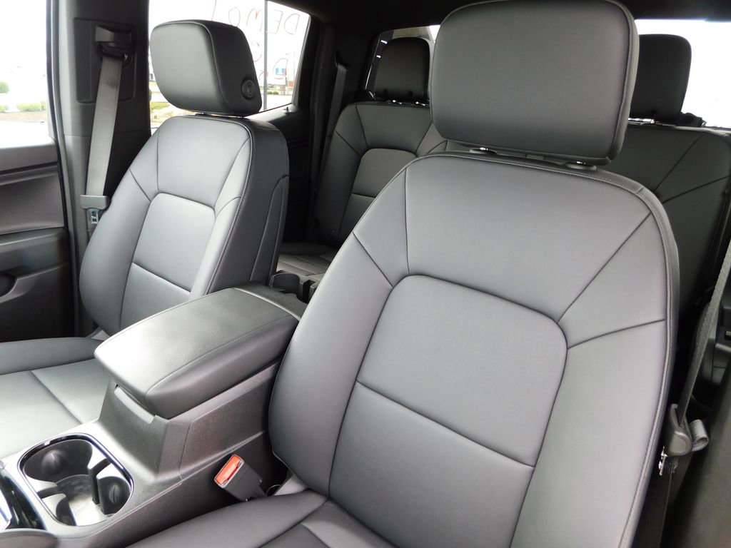 New 2025 Chevrolet Colorado Trail Boss w/ Midnight Edition image 18