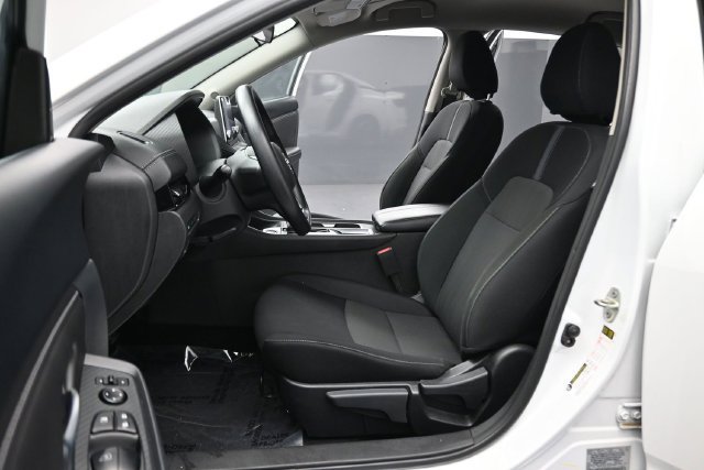 Used 2025 Nissan Sentra SV FWD image 16
