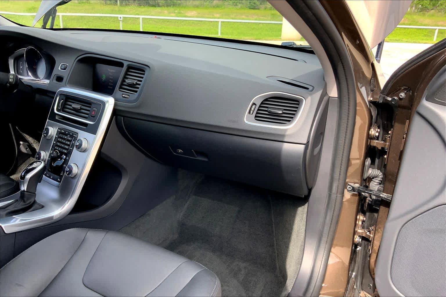 Used 2017 Volvo V60 T5 Cross Country AWD/4WD image 18