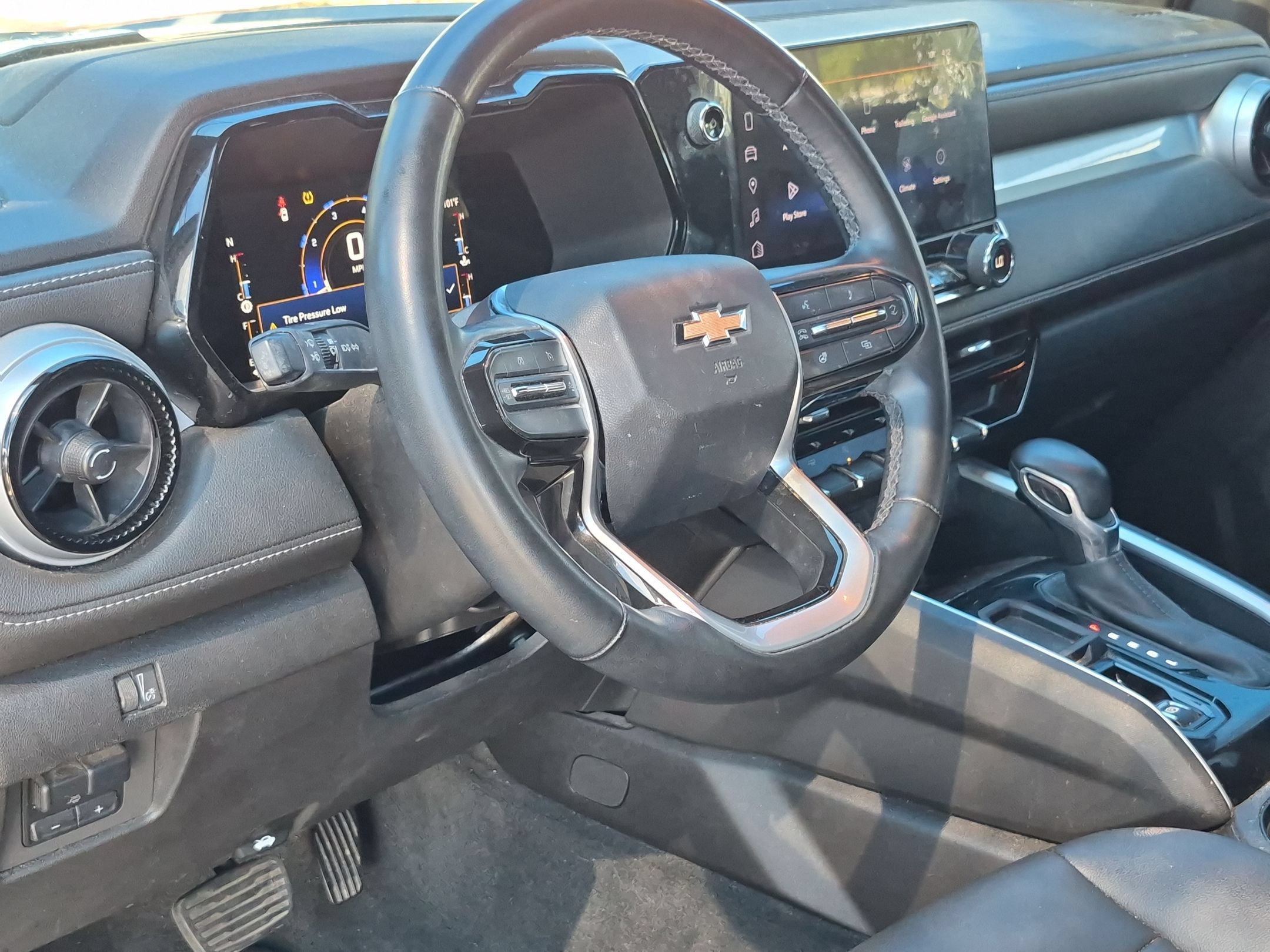 Used 2023 Chevrolet Colorado LT w/ LT Convenience Package III RWD image 12
