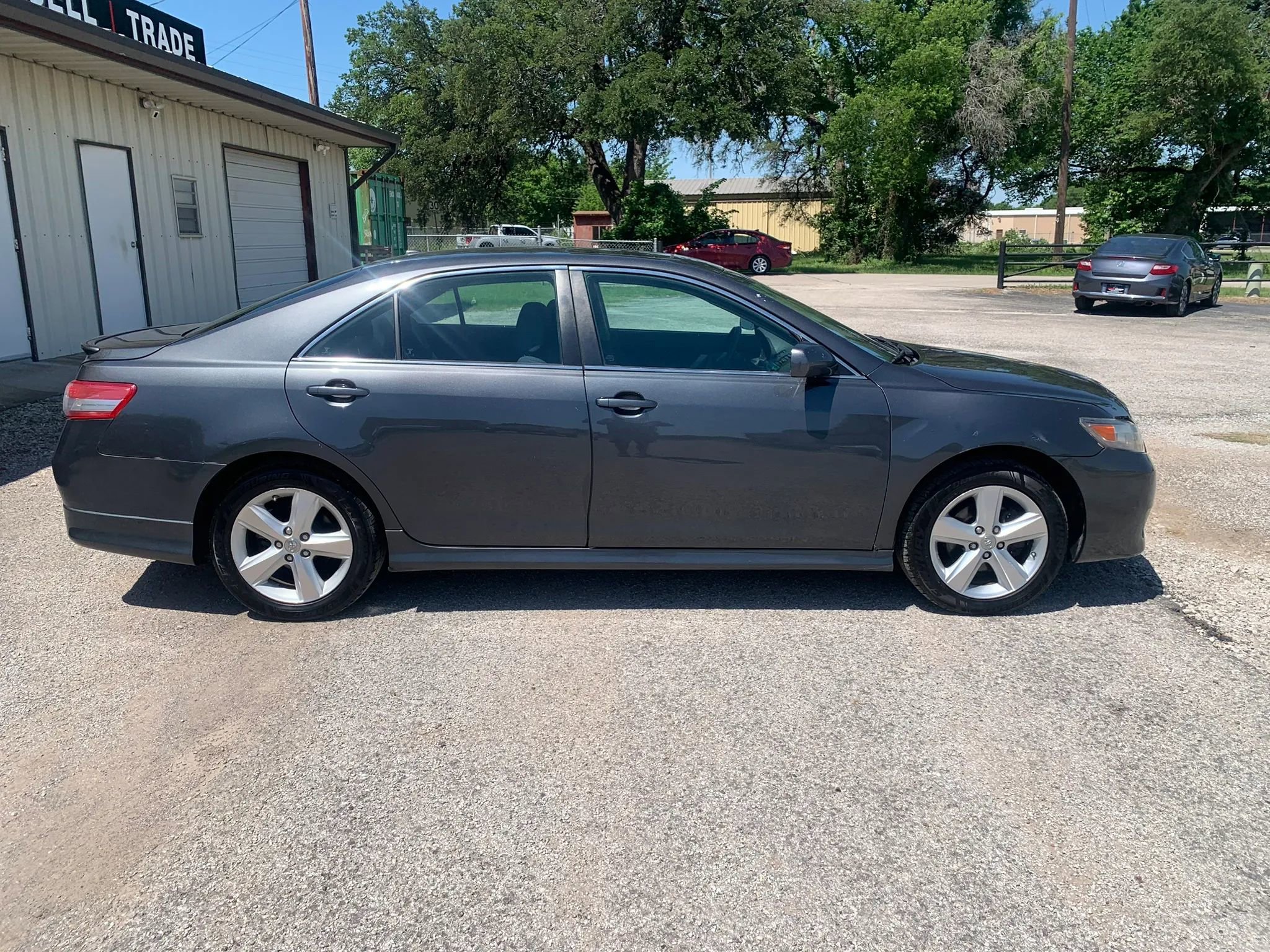Used 2011 Toyota Camry SE w/ SE Extra-Value Pkg #1 FWD image 1
