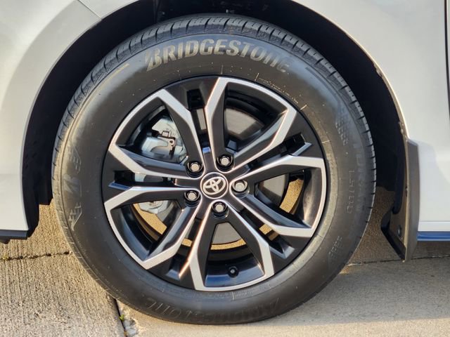 Used 2026 Toyota Sienna Platinum image 9