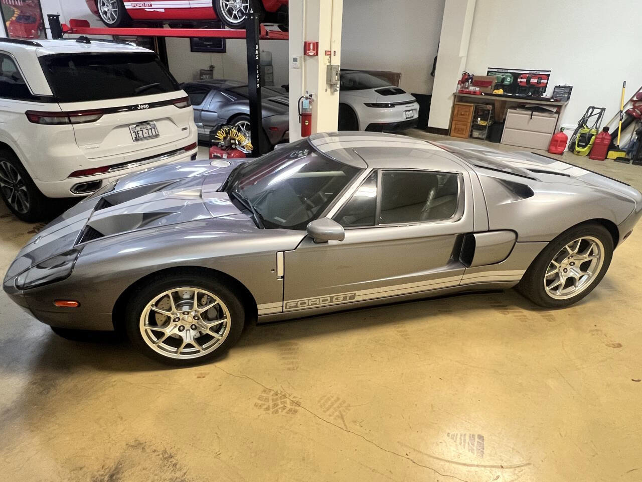 Used 2006 Ford GT RWD image 1