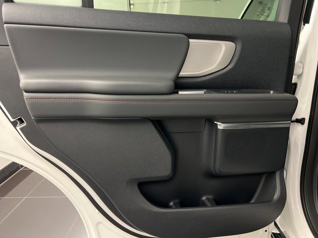 New 2025 Ford Expedition Active image 34