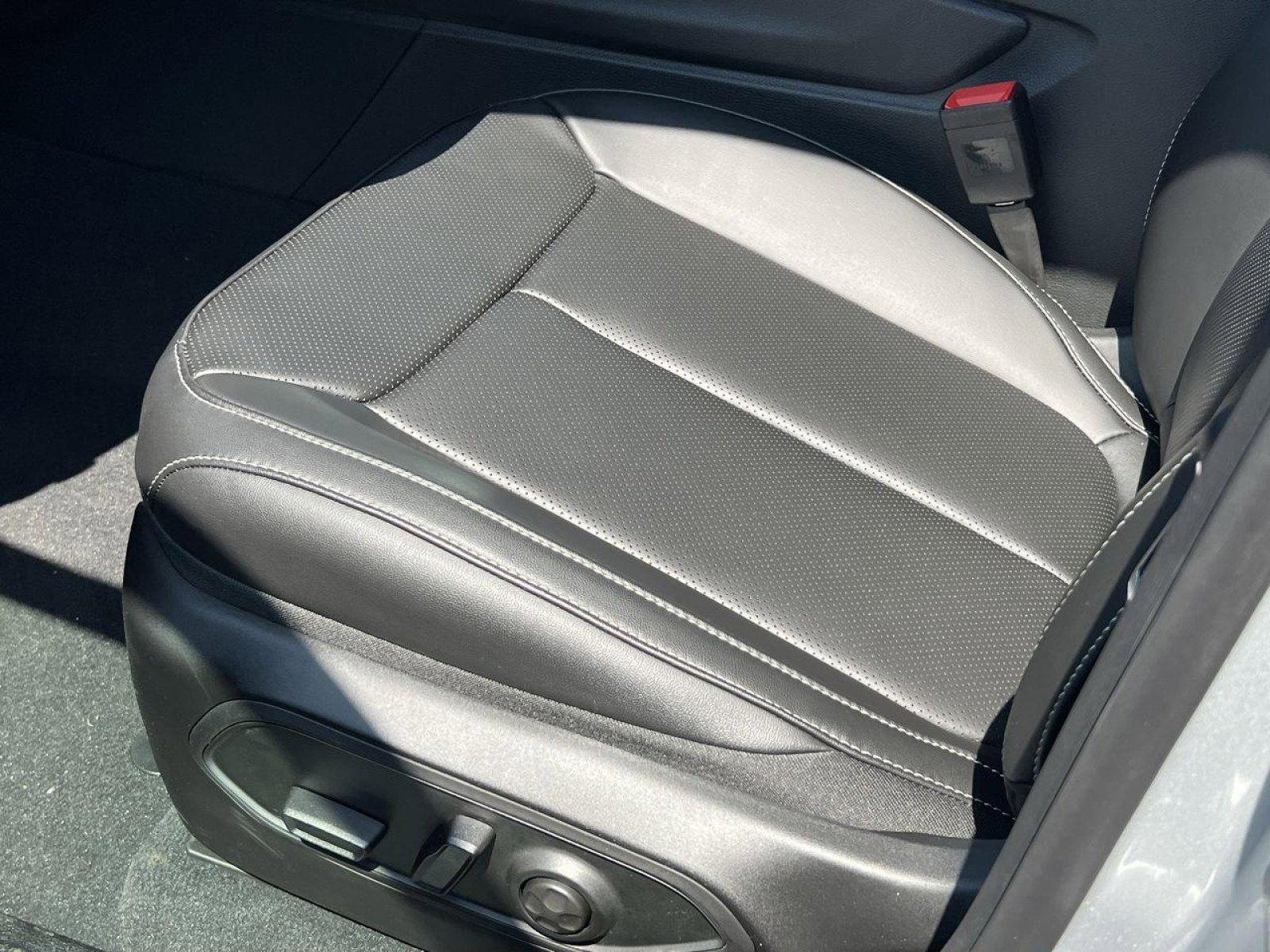 New 2025 Jeep Grand Cherokee Limited w/ Luxury Tech Group II image 8