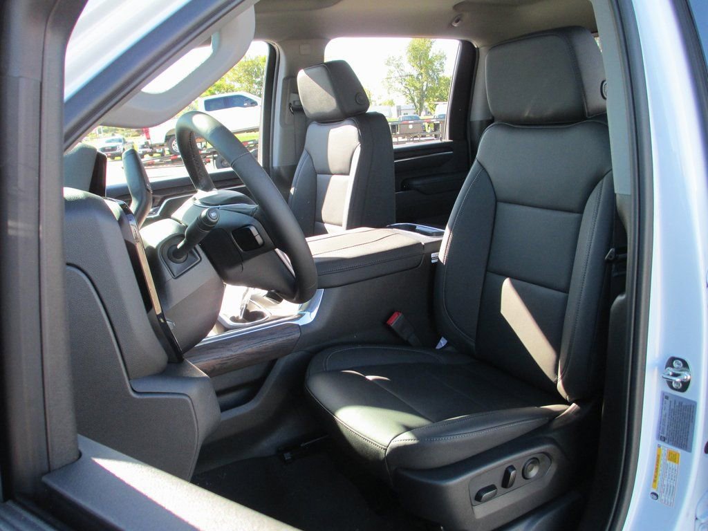 New 2026 GMC Sierra 3500 SLT w/ SLT Premium Package AWD/4WD image 9