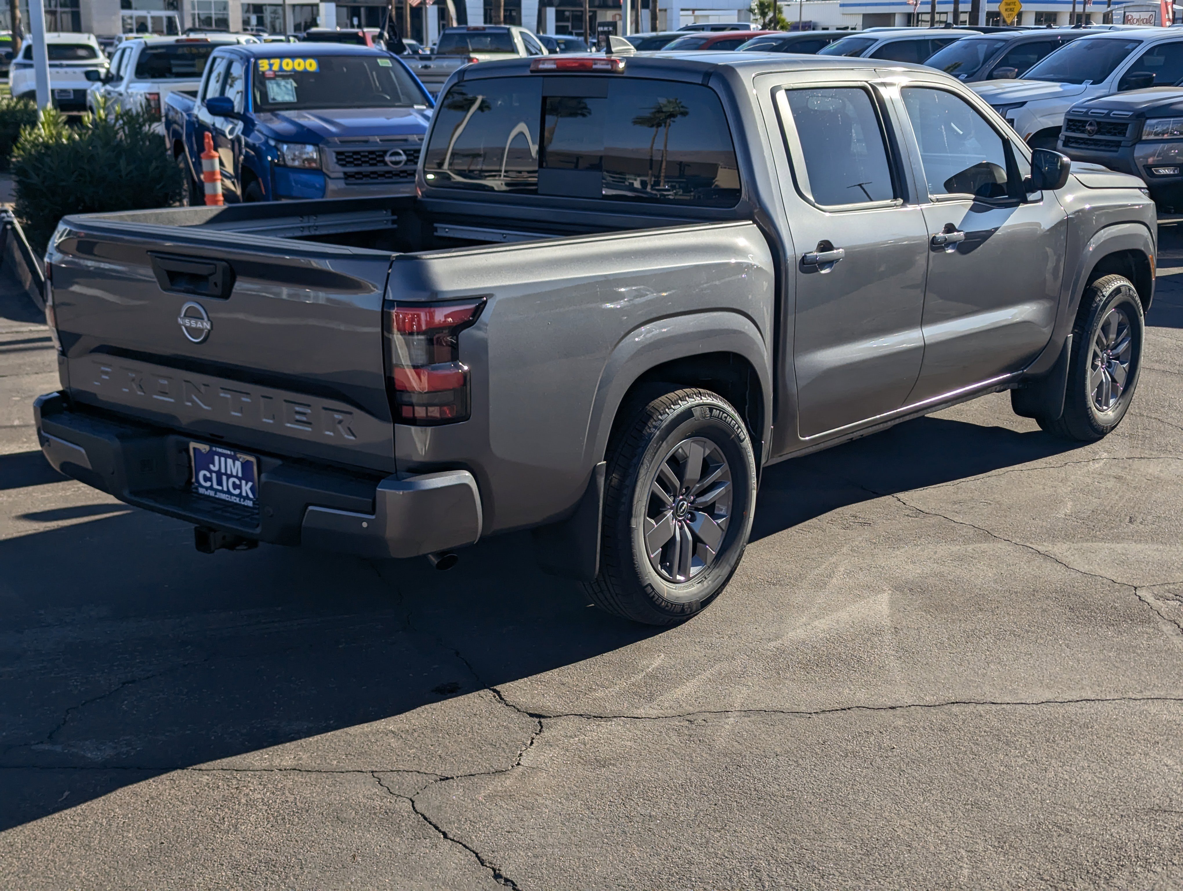 New 2026 Nissan Frontier SV image 2