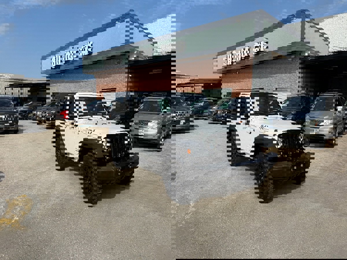 Used 2018 Jeep Wrangler Sport image 2