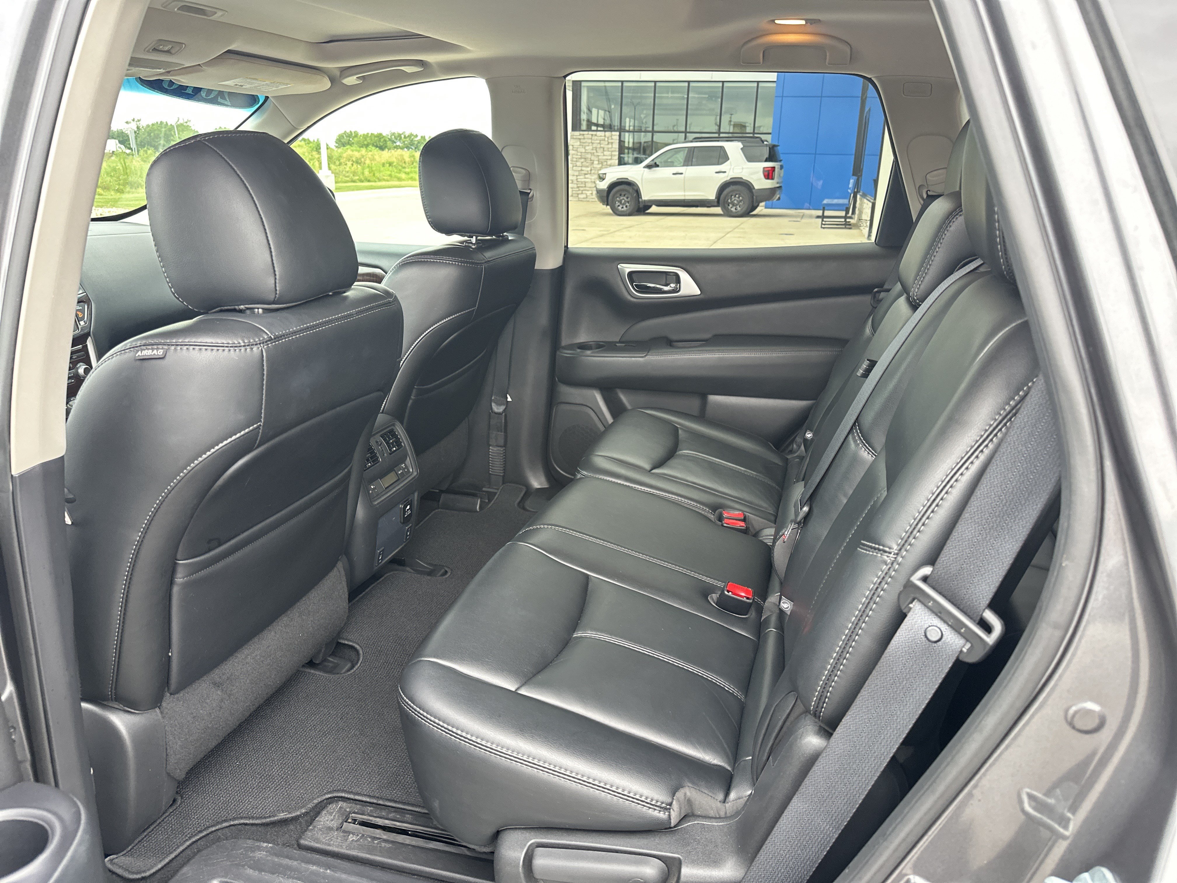 Used 2016 Nissan Pathfinder SL w/ SL Premium Package AWD/4WD image 24