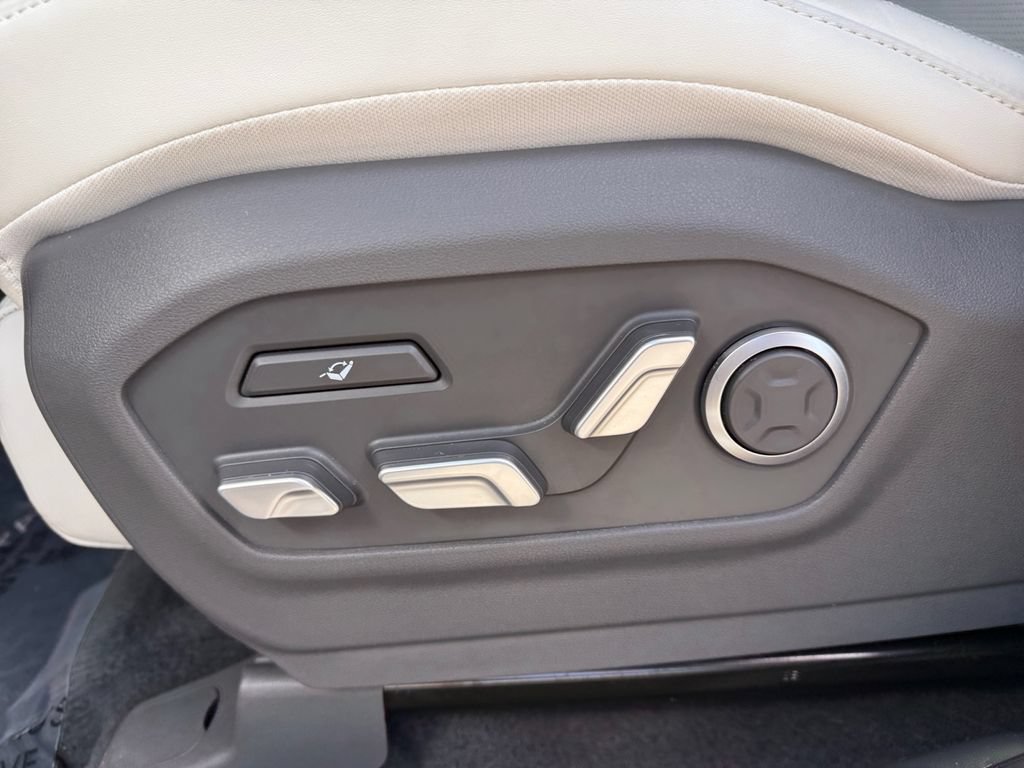 Used 2025 Hyundai Santa Fe Calligraphy AWD/4WD image 16