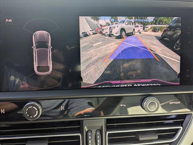 Used 2024 Porsche Macan image 15