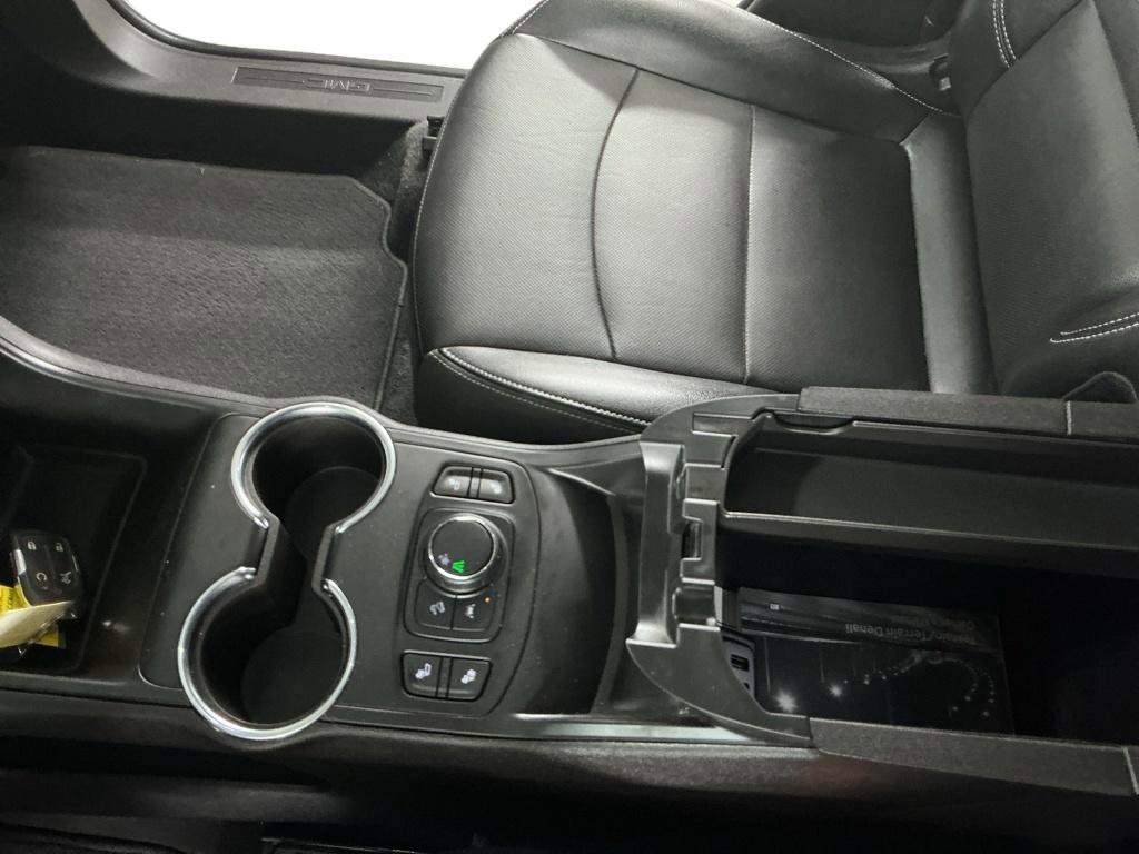 Used 2024 GMC Terrain SLT image 8