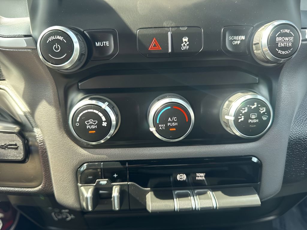 Used 2024 RAM 2500 Big Horn AWD/4WD image 18