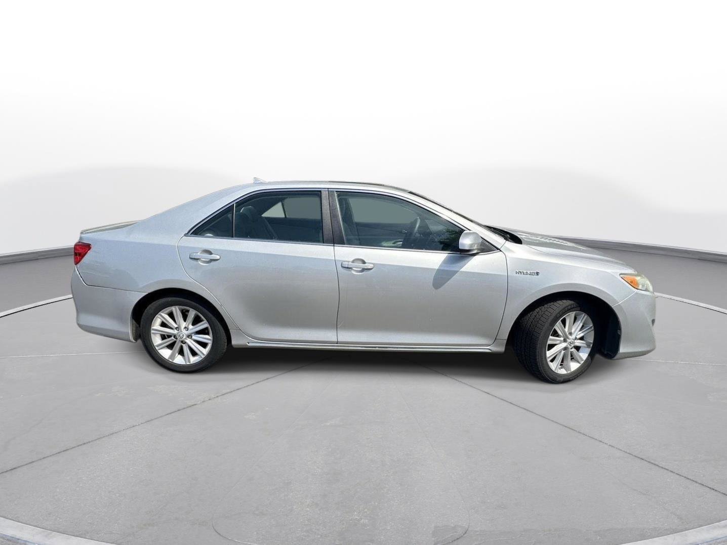 Used 2013 Toyota Camry XLE w/ Leather Pkg FWD image 5