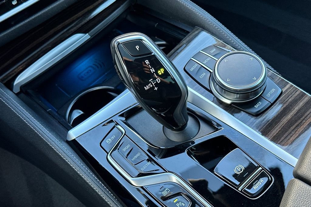 Used 2023 BMW 530e w/ Executive Package image 24