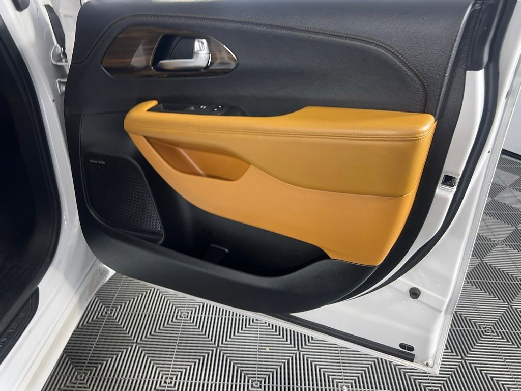 Used 2022 Chrysler Pacifica Pinnacle image 40