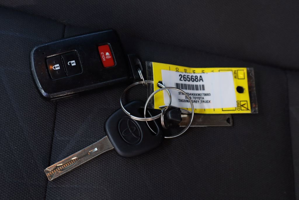 Used 2019 Toyota Tacoma TRD Off-Road w/ Technology Package image 29