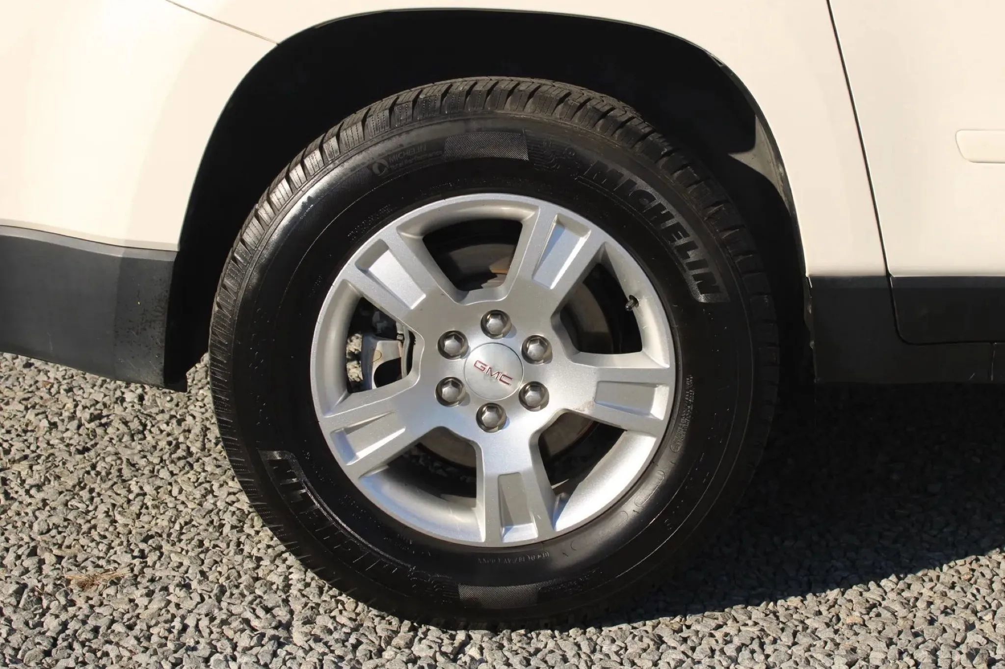 Used 2015 GMC Acadia SLE image 7