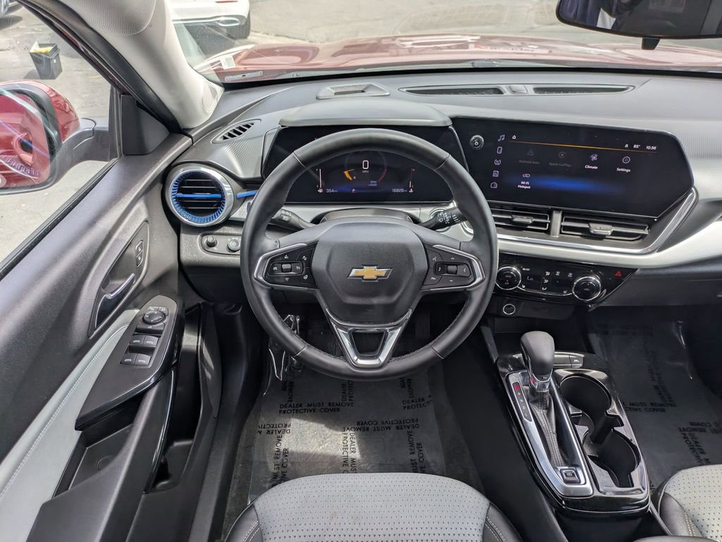 Used 2025 Chevrolet Trax LT w/ LT Convenience Package FWD image 29