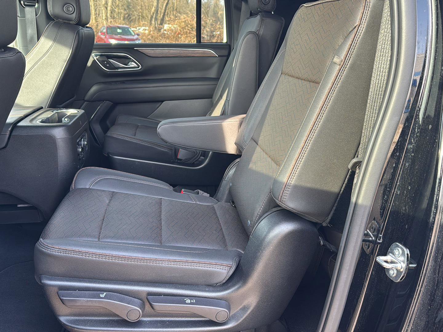 Used 2023 Chevrolet Suburban High Country image 11