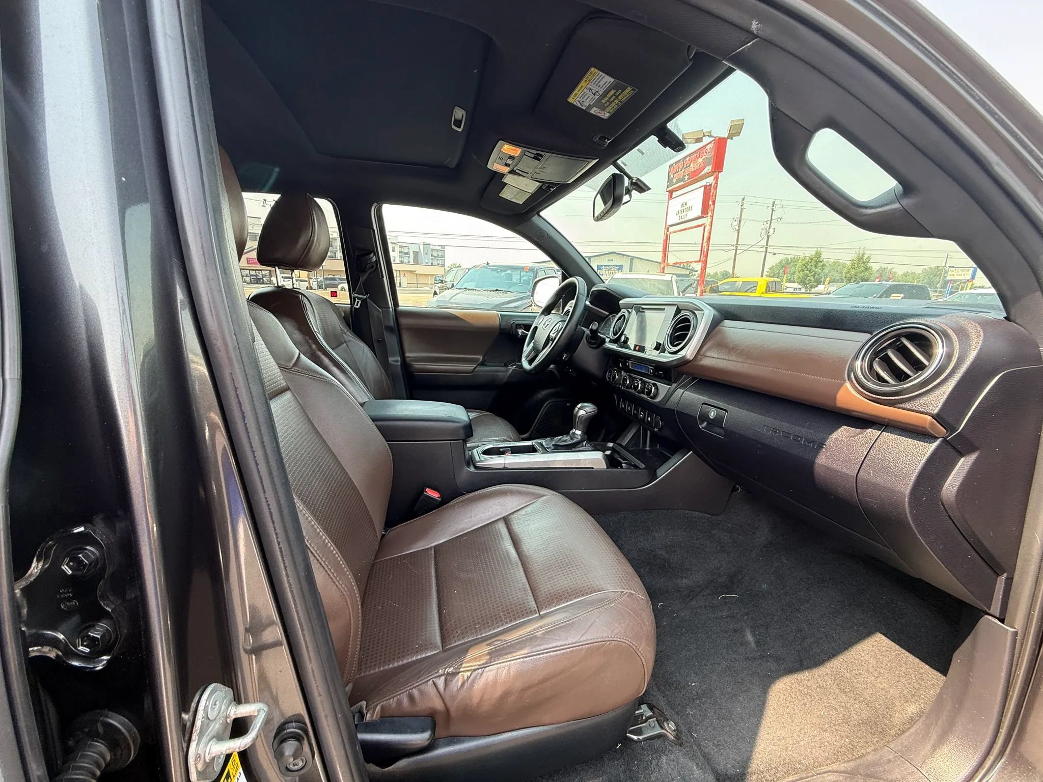 Used 2016 Toyota Tacoma Limited w/ Towing Package AWD/4WD image 14