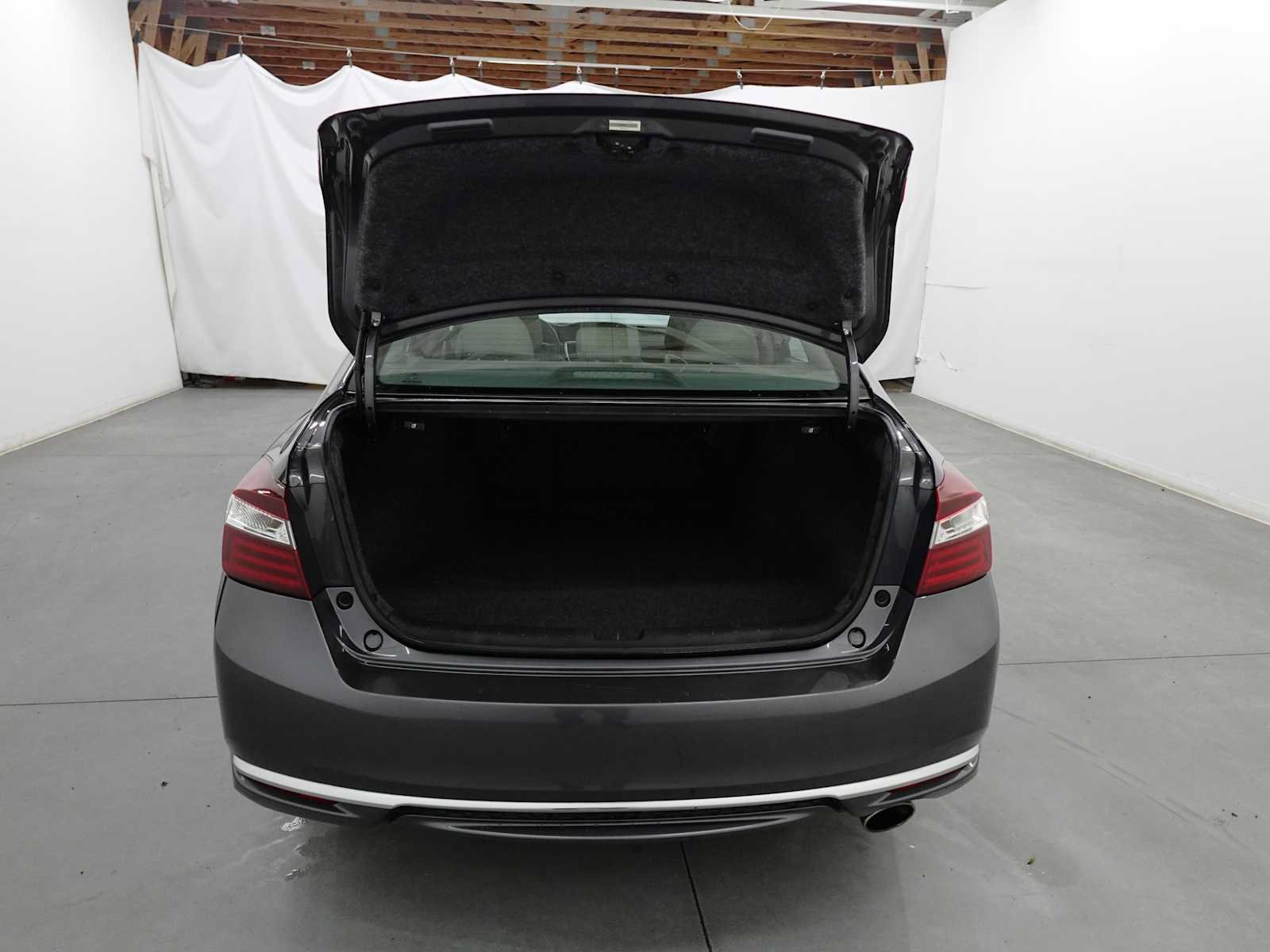 Certified 2017 Honda Accord EX-L image 29
