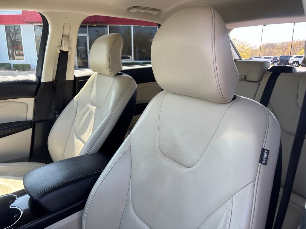 Used 2017 Ford Edge Titanium w/ Technology Package AWD/4WD image 34
