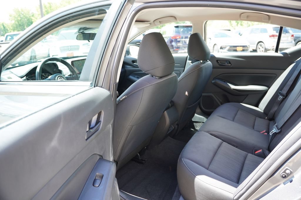 Used 2025 Nissan Altima 2.5 SV FWD image 16