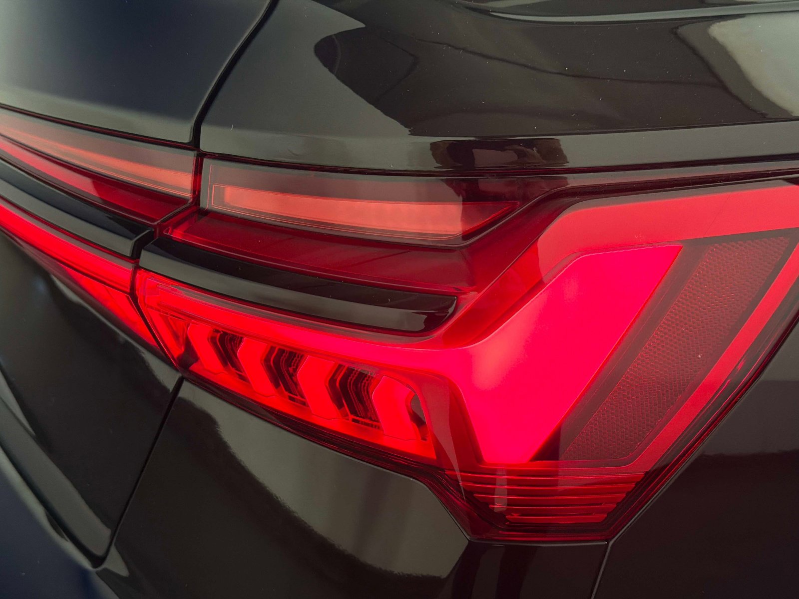 Used 2021 Audi S6 Prestige w/ Prestige Package image 16