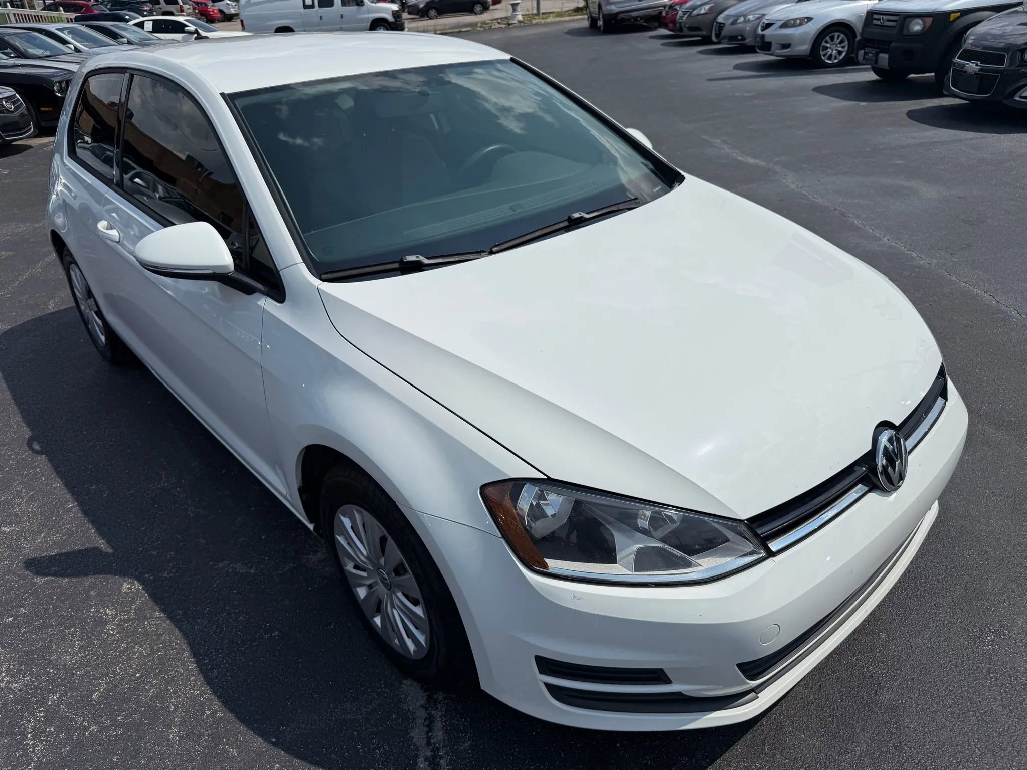 Used 2015 Volkswagen Golf S image 28
