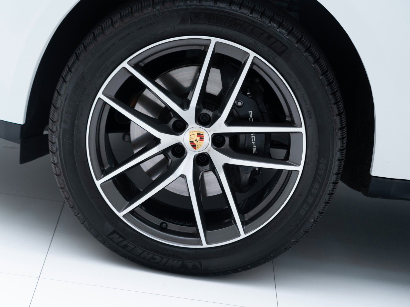 Certified 2025 Porsche Macan image 12