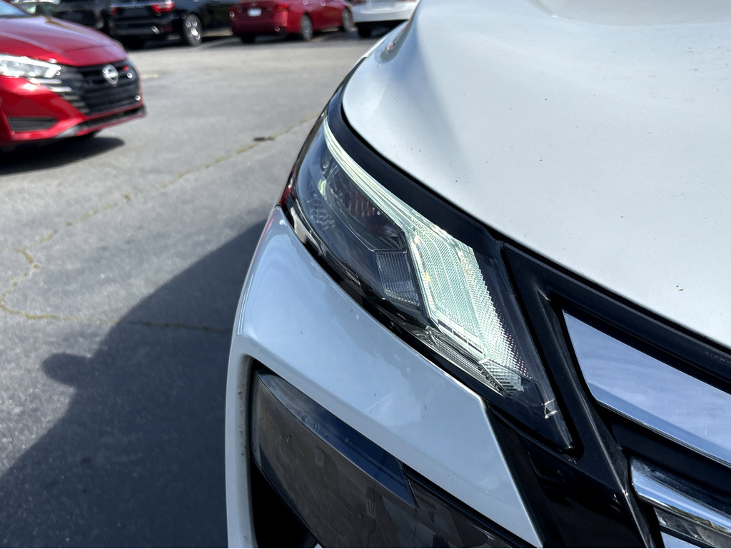 Used 2025 Nissan Rogue SV image 22