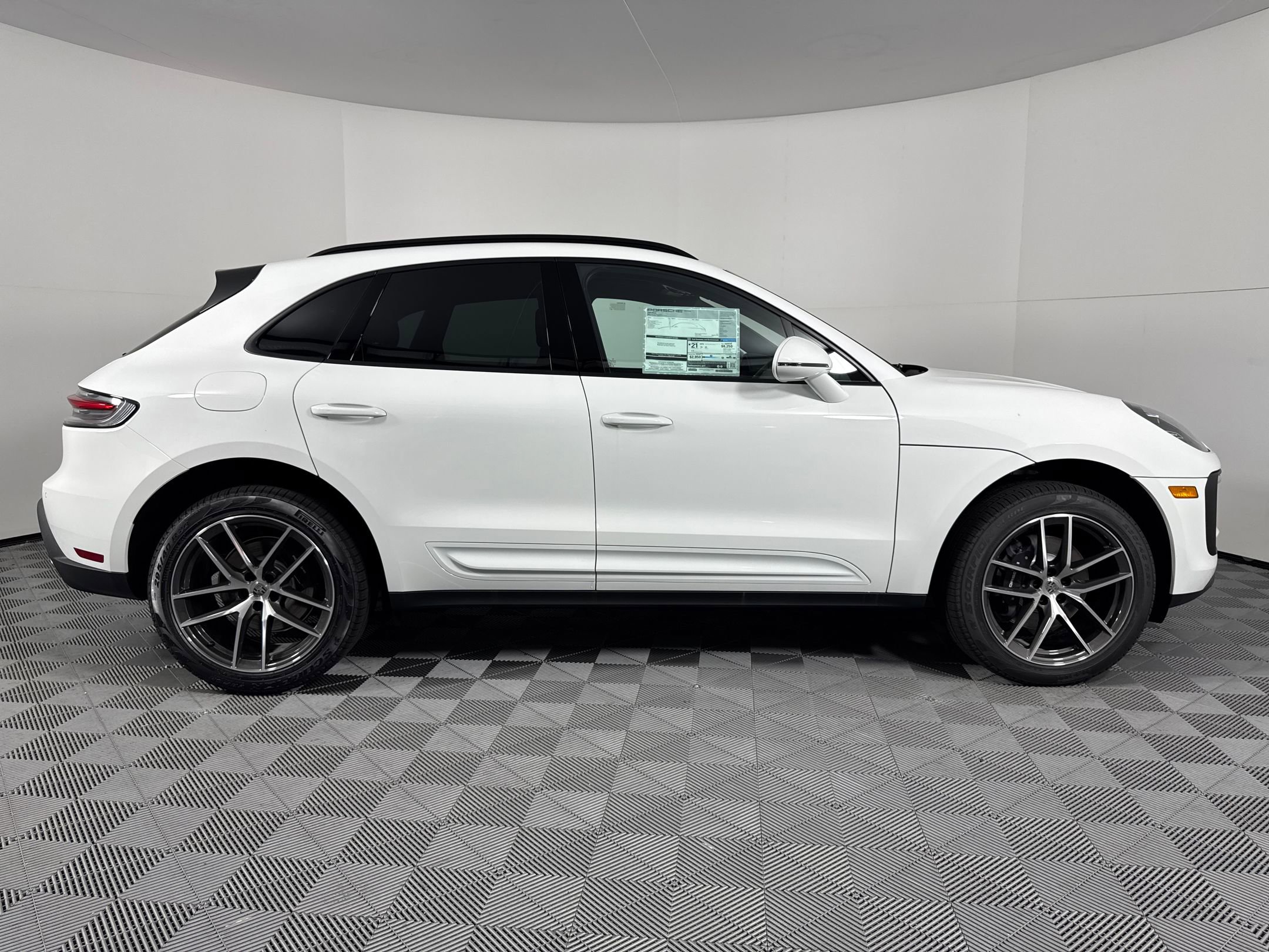 Certified 2026 Porsche Macan image 8