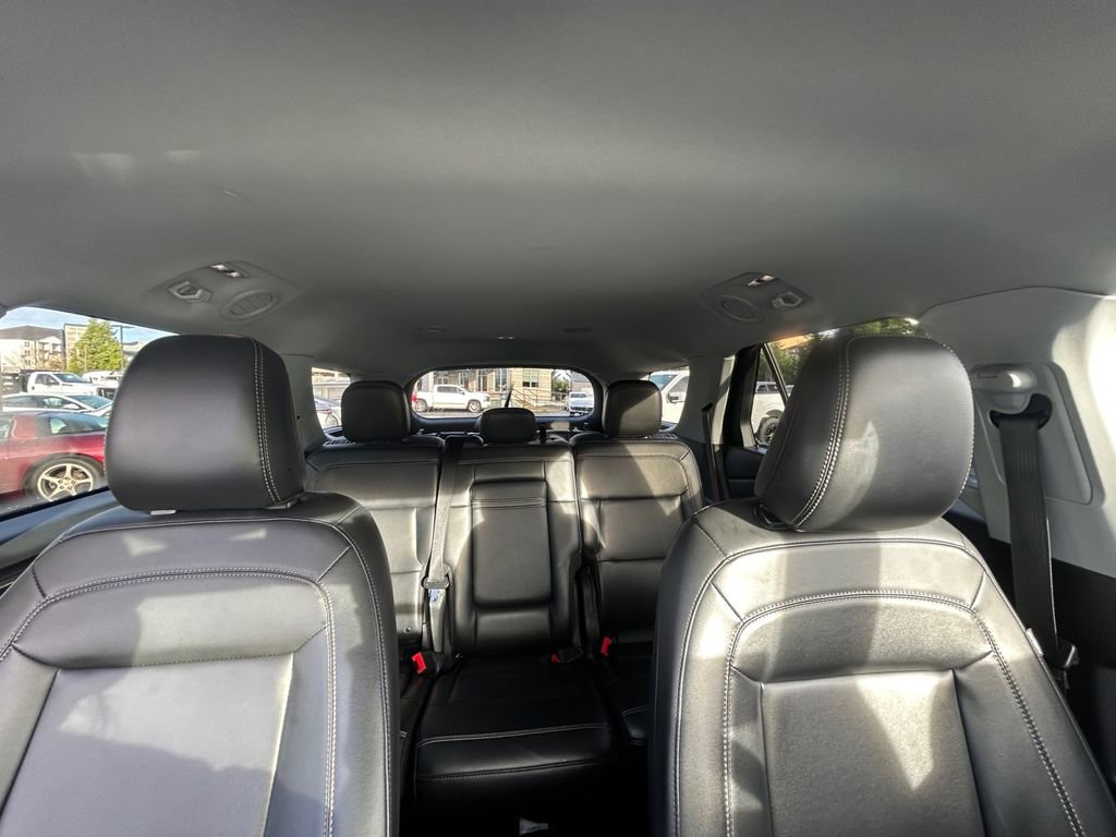 Used 2024 Ford Explorer XLT w/ Equipment Group 202A image 27
