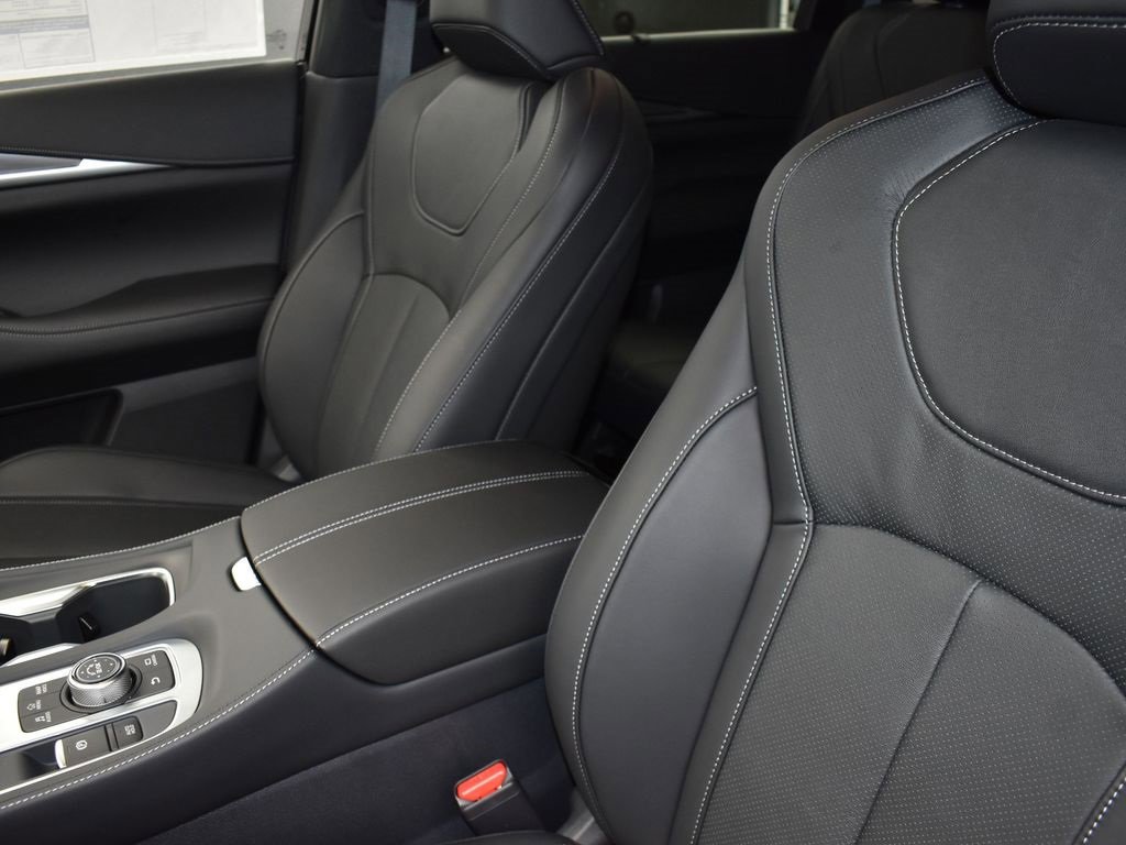 Used 2025 INFINITI QX60 Luxe w/ Black Edition image 14