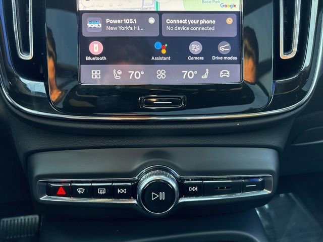 Used 2025 Volvo XC40 B5 Plus image 26