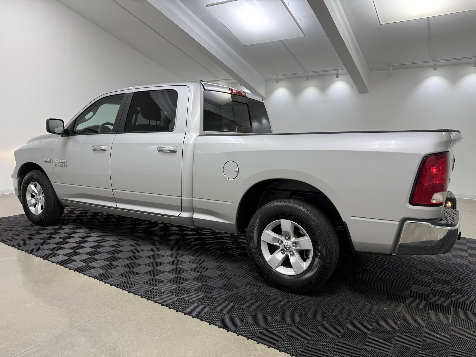 Used 2017 RAM 1500 Classic SLT image 6