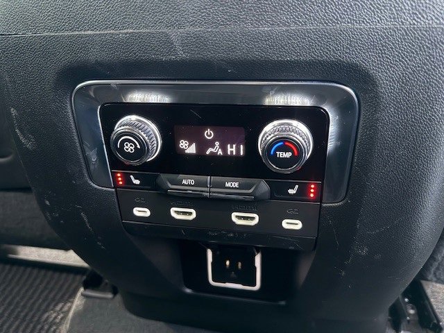 Used 2023 GMC Yukon XL Denali Ultimate image 18
