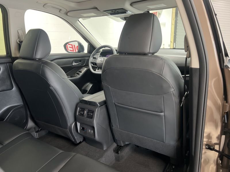 Used 2025 Nissan Rogue SL w/ SL Premium Package AWD/4WD image 12