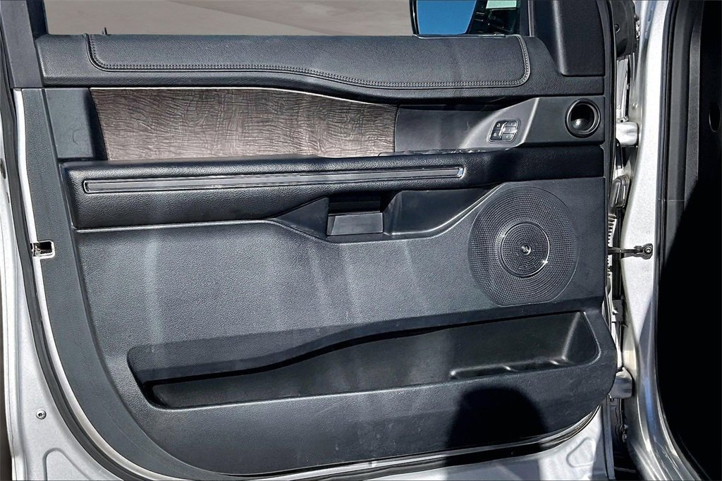 Used 2018 Ford Expedition Limited w/ Equipment Group 301A image 18