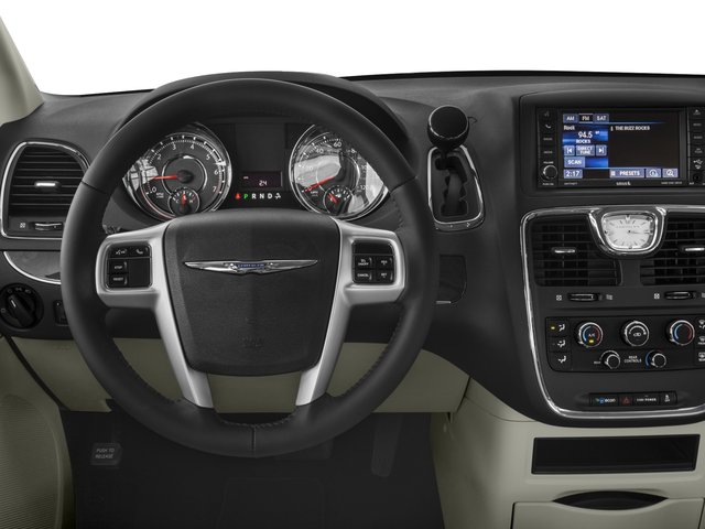Certified 2016 Chrysler Town & Country Touring FWD image 7
