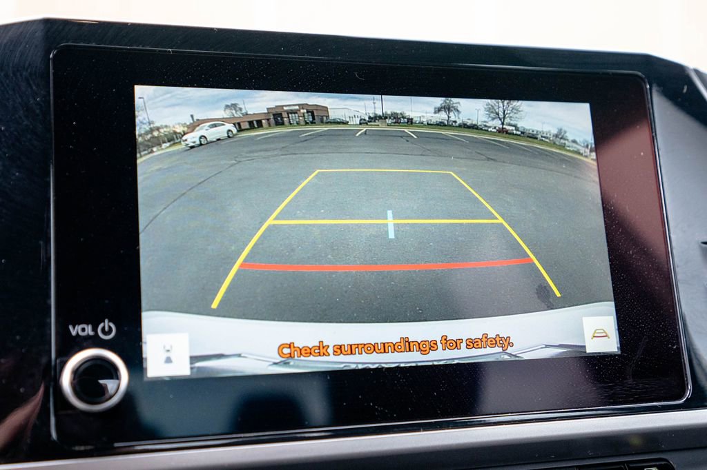 Used 2025 Toyota Camry SE w/ Convenience Package image 27