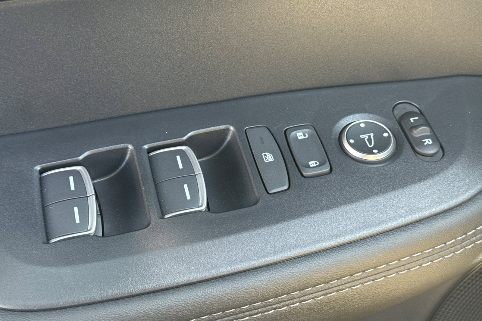 Used 2025 Acura ADX FWD image 13