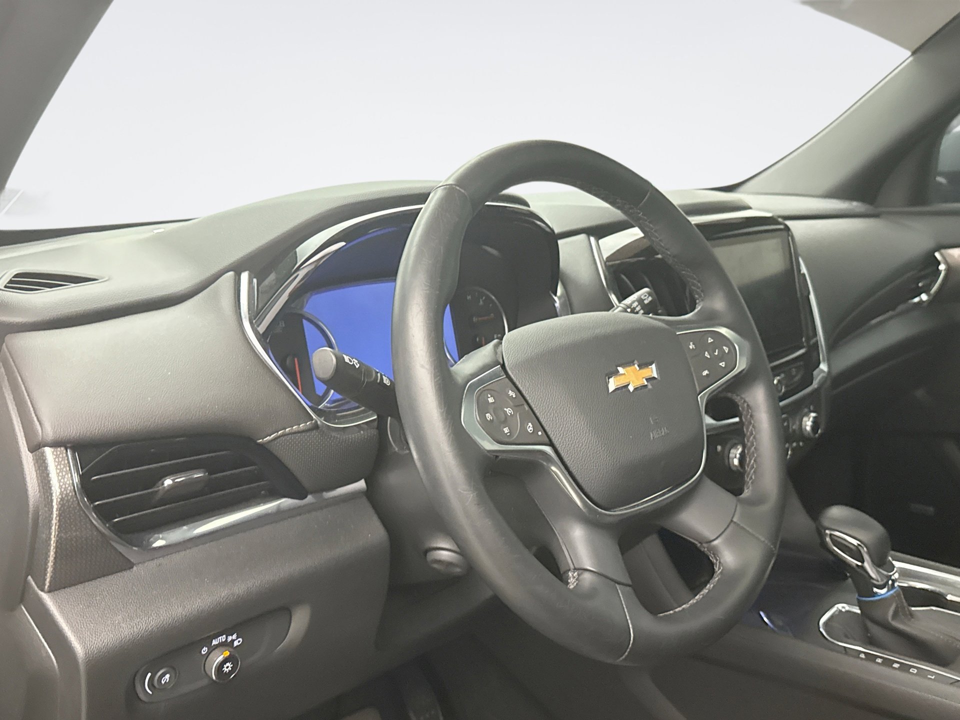 Used 2023 Chevrolet Traverse Premier AWD/4WD image 7