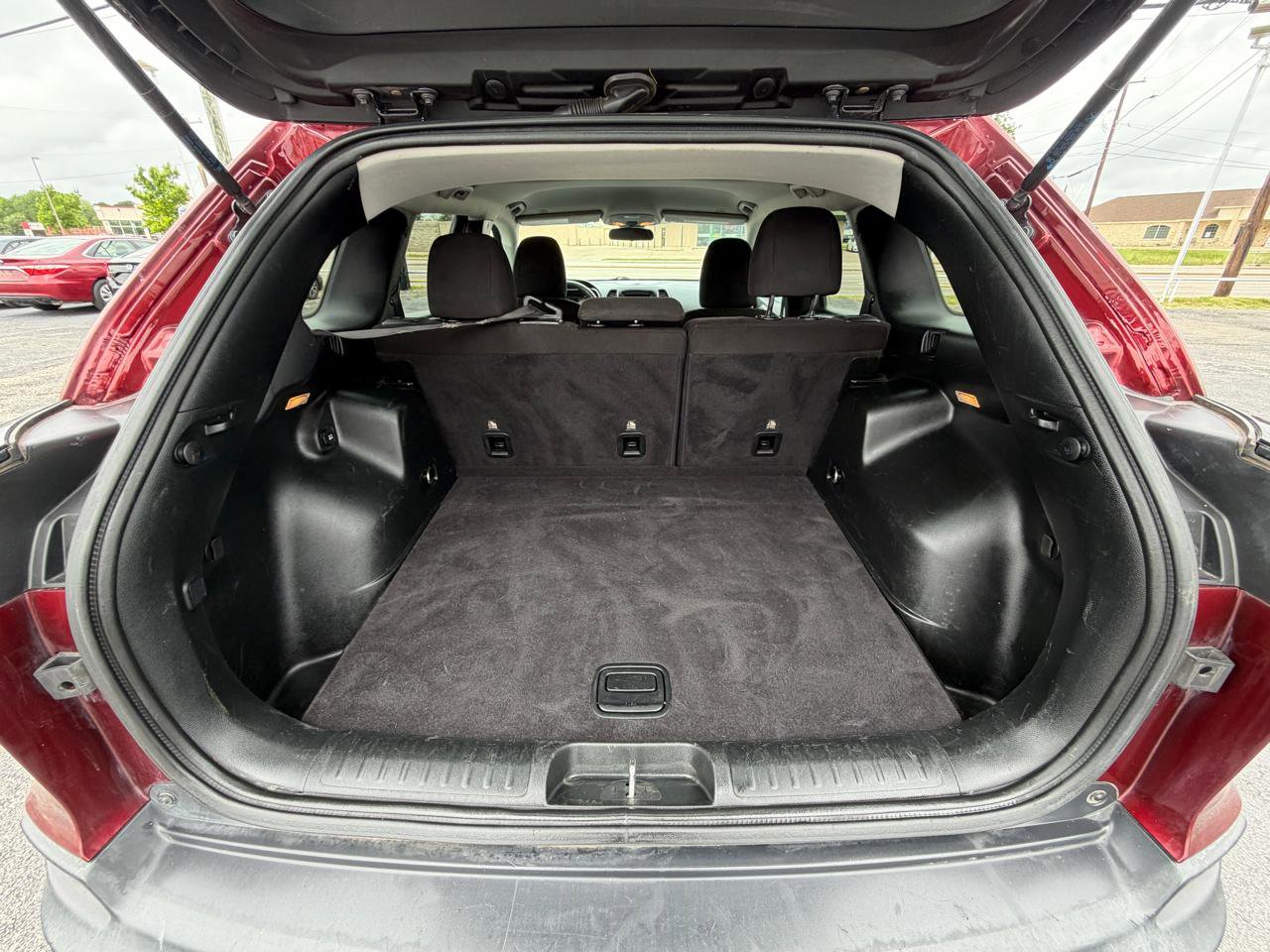 Used 2019 Jeep Cherokee Latitude w/ Popular Appearance Group AWD/4WD image 20