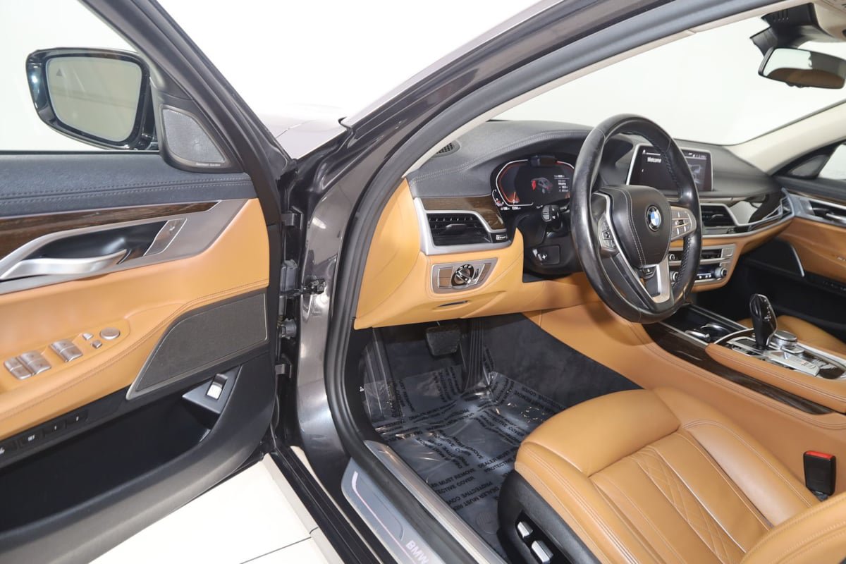 Used 2020 BMW 750i xDrive AWD/4WD image 56
