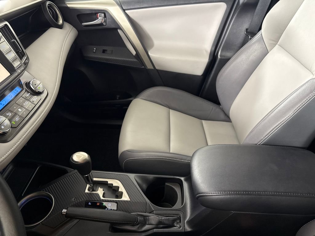 Used 2015 Toyota RAV4 Limited w/ Technology Package image 19