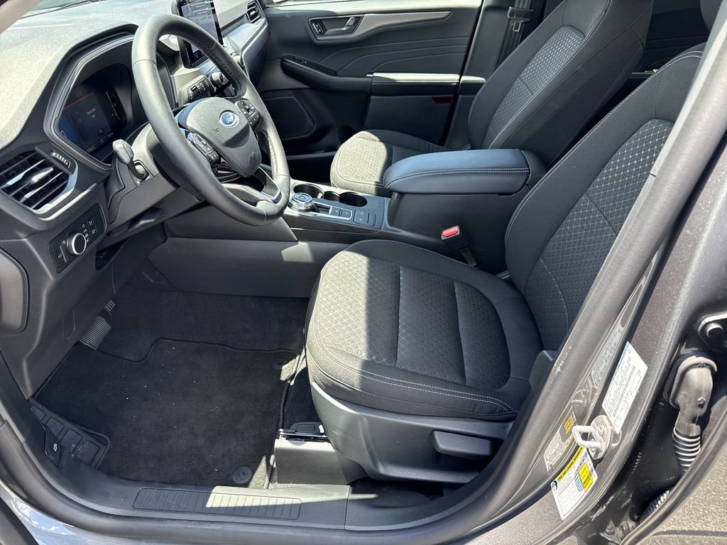 Used 2026 Ford Escape Active w/ Cold Weather Package FWD image 9