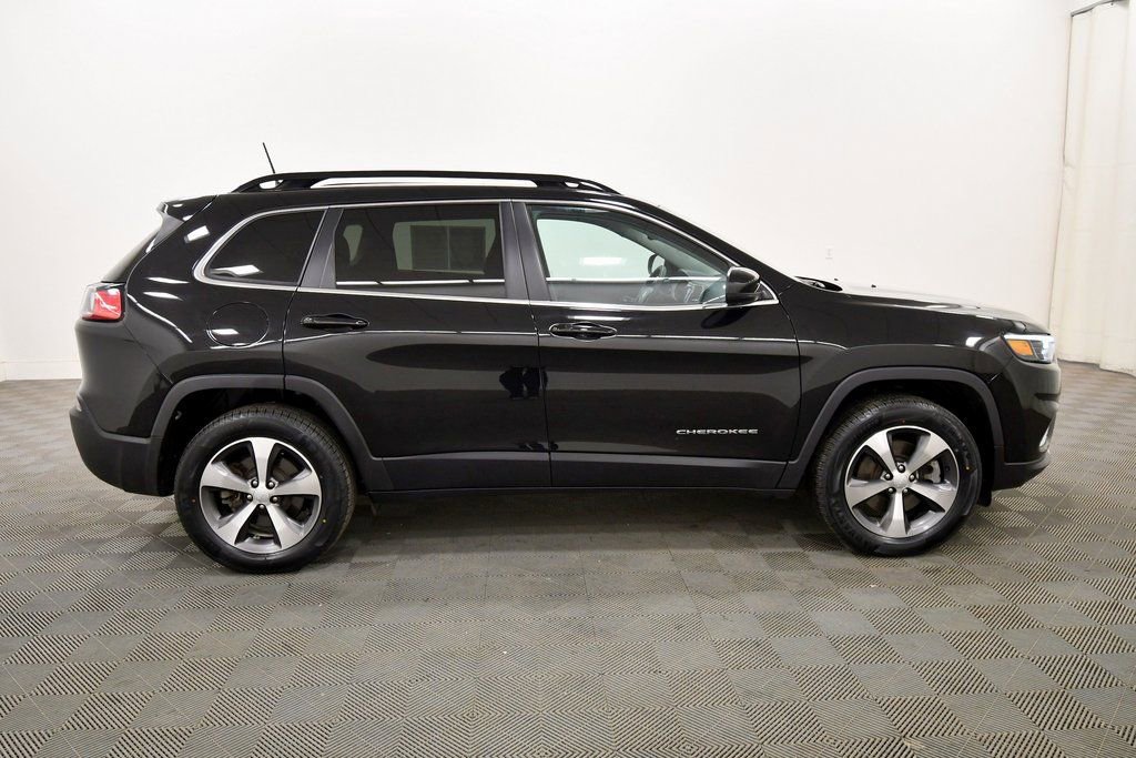 Used 2022 Jeep Cherokee Limited w/ Mopar Interior Package image 8