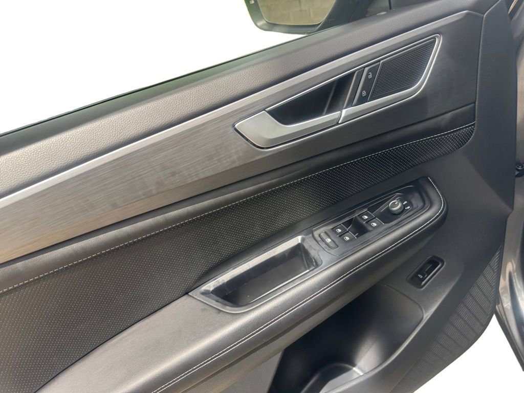 Used 2024 Volkswagen Atlas Cross Sport SE image 19